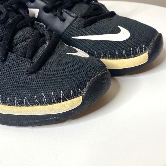 Nike Team Hustle D7 Low Black & White Athletic Gym Sneaker Shoes - Picture 6 of 8